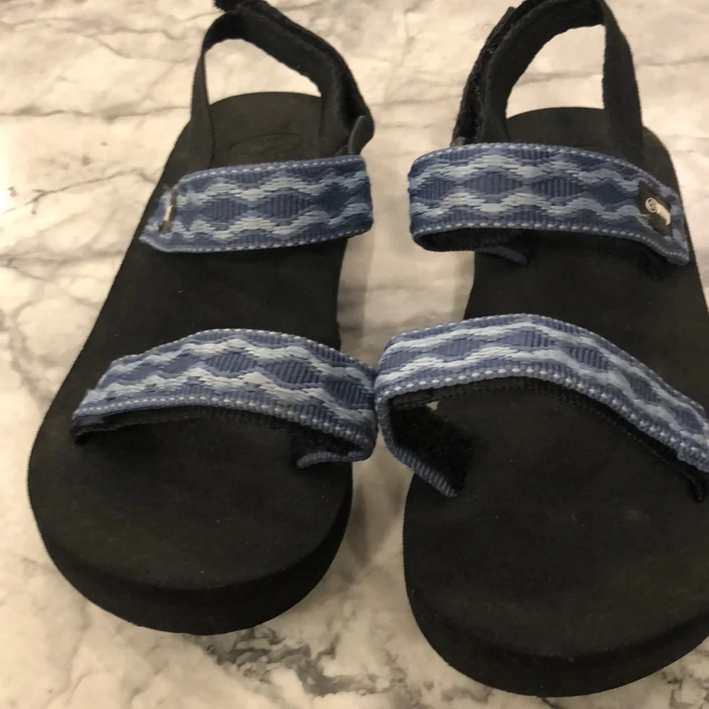 Vintage Reef sandals 13/1 big kid blue